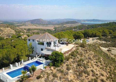 Villa with 3 bedrooms and 2 bathrooms in Torremendo, Alicante