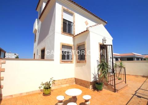 Villa with 3 bedrooms and 3 bathrooms in Daya Nueva, Alicante