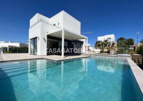 Villa with 3 bedrooms and 2 bathrooms in Dehesa de Campoamor, Alicante