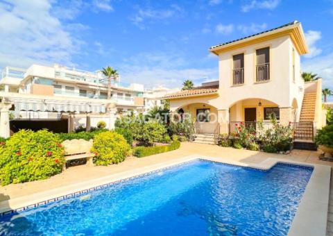 Villa with 4 bedrooms and 2 bathrooms in Ciudad Quesada, Alicante