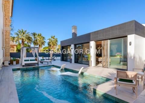 Villa with 5 bedrooms and 6 bathrooms in Jacarilla, Alicante