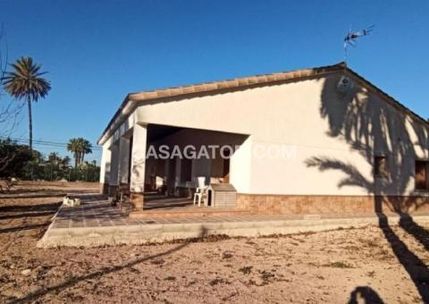 Finca with 3 bedrooms and 2 bathrooms in Elche, Alicante