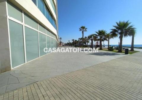 Commercial with 0 bedrooms and 2 bathrooms in Torrevieja, Alicante