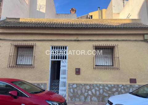 Townhouse with 3 bedrooms and 1 bathrooms in Jacarilla, Alicante