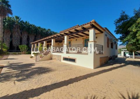 Finca with 4 bedrooms and 3 bathrooms in Bigastro, Alicante