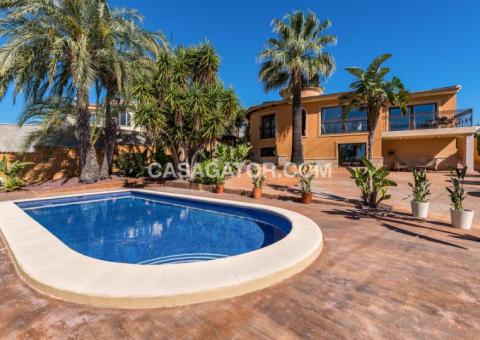 Villa with 4 bedrooms and 3 bathrooms in Ciudad Quesada, Alicante