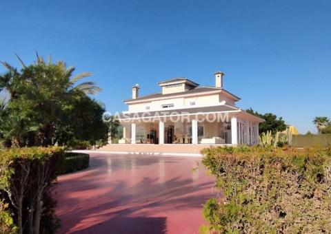 Finca with 6 bedrooms and 4 bathrooms in Elche, Alicante