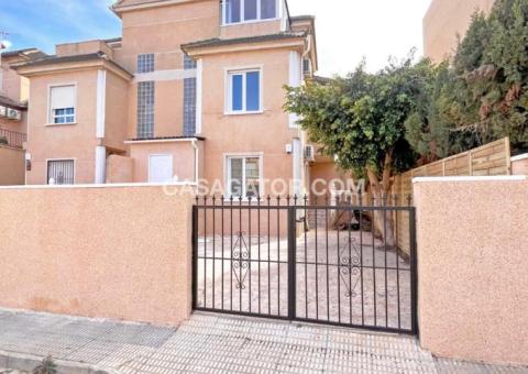 Semi detached with 3 bedrooms and 3 bathrooms in Orihuela Costa, Alicante