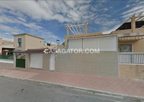 Townhouse with 5 bedrooms and 3 bathrooms in Torrevieja, Alicante