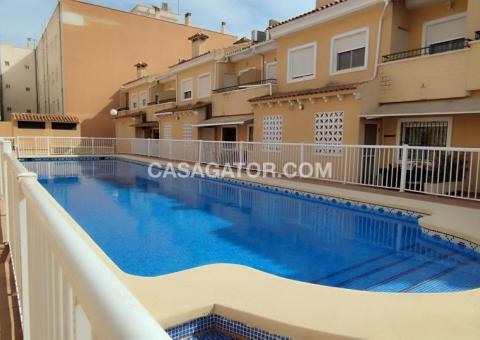 Bungalow with 4 bedrooms and 3 bathrooms in Elche, Alicante