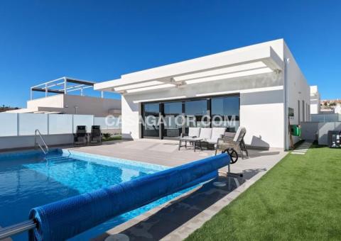 Villa with 3 bedrooms and 2 bathrooms in Torremendo, Alicante