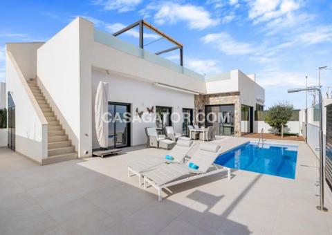 Villa with 3 bedrooms and 2 bathrooms in Pilar de la Horadada, Alicante