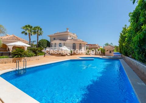 Villa with 4 bedrooms and 5 bathrooms in Ciudad Quesada, Alicante