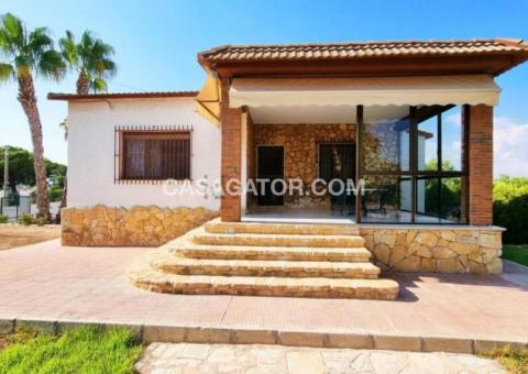 Finca with 3 bedrooms and 2 bathrooms in Elche, Alicante