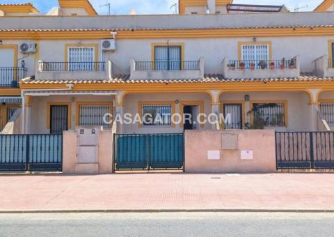 Townhouse with 3 bedrooms and 2 bathrooms in Daya Nueva, Alicante