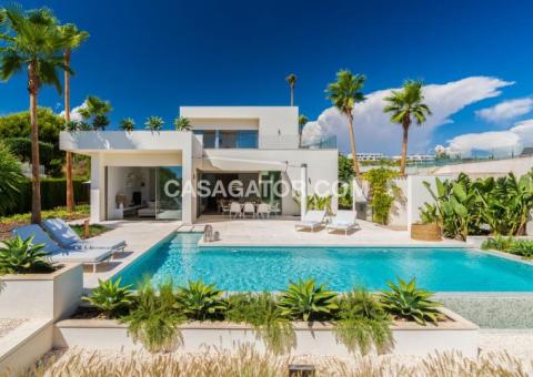 Villa with 5 bedrooms and 3 bathrooms in Orihuela Costa, Alicante