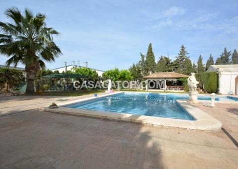 Villa with 12 bedrooms and 8 bathrooms in Crevillente, Alicante