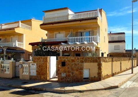 Semi detached with 3 bedrooms and 3 bathrooms in Torre de la Horadada, Alicante