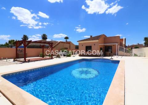 Villa with 3 bedrooms and 2 bathrooms in Formentera del Segura, Alicante