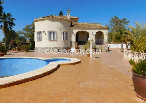 Villa with 4 bedrooms and 3 bathrooms in Catral, Alicante