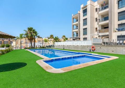 Penthouse with 2 bedrooms and 2 bathrooms in Orihuela Costa, Alicante