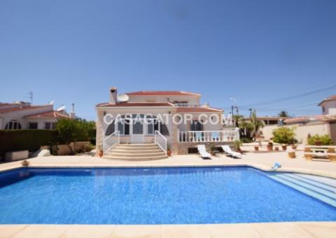 Villa with 4 bedrooms and 3 bathrooms in Ciudad Quesada, Alicante