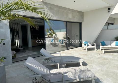 Villa with 4 bedrooms and 3 bathrooms in Rojales, Alicante