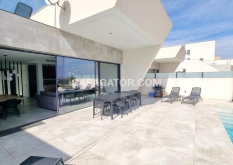 Villa with 4 bedrooms and 4 bathrooms in Rojales, Alicante