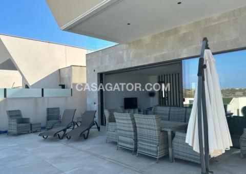 Villa with 4 bedrooms and 4 bathrooms in Ciudad Quesada, Alicante