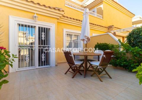 Townhouse with 3 bedrooms and 2 bathrooms in Torrevieja, Alicante