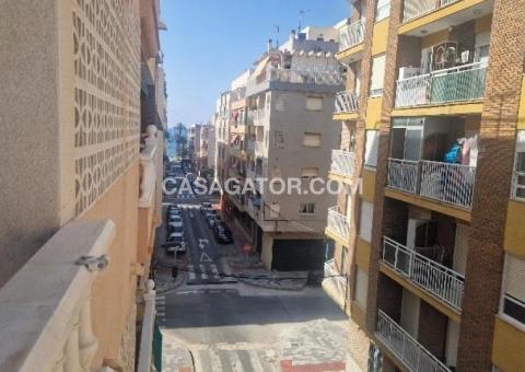 Apartment with 3 bedrooms and 2 bathrooms in Torrevieja, Alicante
