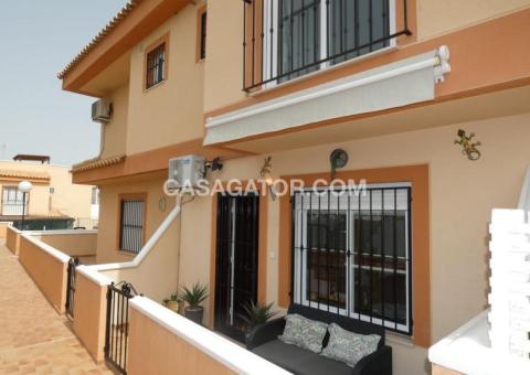 Townhouse with 2 bedrooms and 2 bathrooms in Algorfa, Alicante