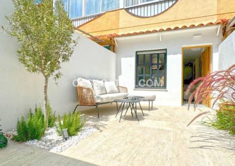 Townhouse with 2 bedrooms and 1 bathrooms in Torrevieja, Alicante