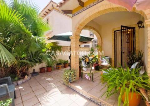 Semi detached with 3 bedrooms and 2 bathrooms in Torrevieja, Alicante