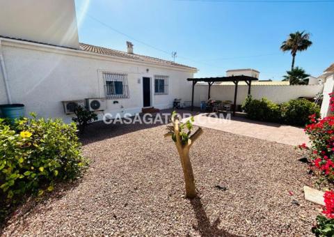Villa with 2 bedrooms and 1 bathrooms in Torrevieja, Alicante