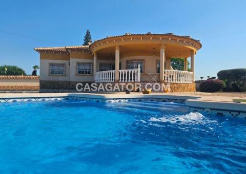 Villa with 3 bedrooms and 2 bathrooms in Catral, Alicante