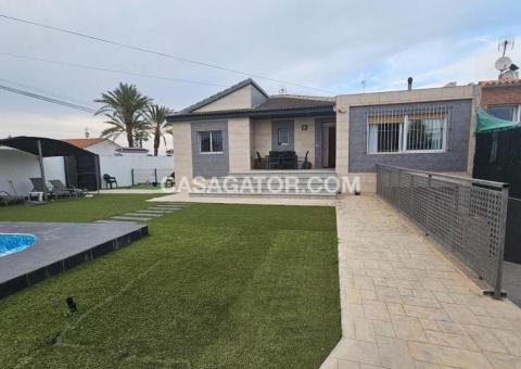 Semi detached with 3 bedrooms and 2 bathrooms in Torrevieja, Alicante