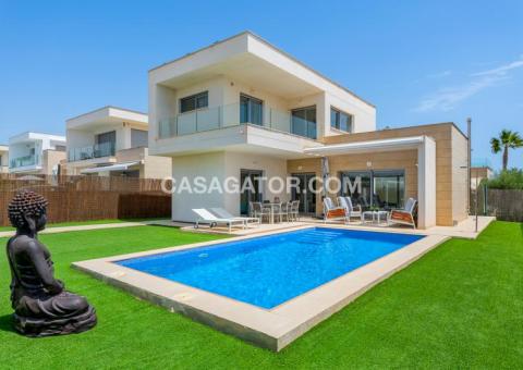 Villa with 3 bedrooms and 3 bathrooms in Vistabella, Alicante