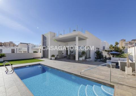 Villa with 5 bedrooms and 2 bathrooms in Orihuela Costa, Alicante