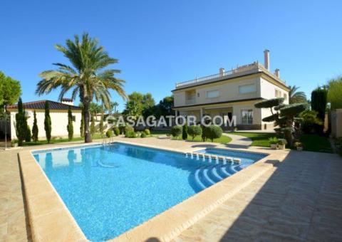 Villa with 9 bedrooms and 6 bathrooms in Orihuela Costa, Alicante