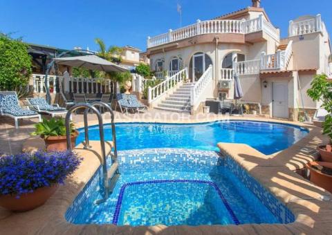 Villa with 5 bedrooms and 6 bathrooms in Rojales, Alicante