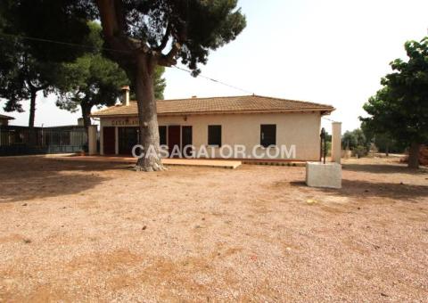 Finca with 4 bedrooms and 2 bathrooms in Daya Nueva, Alicante