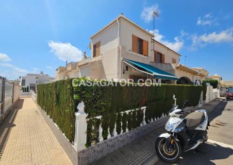 Semi detached with 4 bedrooms and 2 bathrooms in Orihuela Costa, Alicante