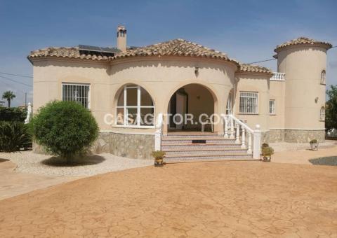 Villa with 3 bedrooms and 3 bathrooms in Catral, Alicante