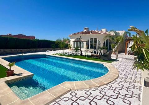 Villa with 4 bedrooms and 3 bathrooms in Ciudad Quesada, Alicante