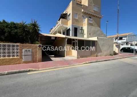 Garage with 0 bedrooms and 0 bathrooms in Torrevieja, Alicante