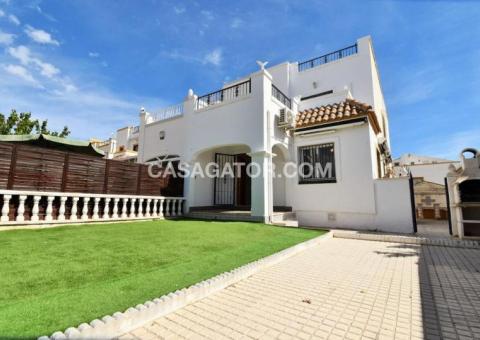 Semi detached with 3 bedrooms and 2 bathrooms in Orihuela Costa, Alicante