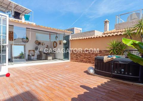 Townhouse with 4 bedrooms and 2 bathrooms in Orihuela Costa, Alicante