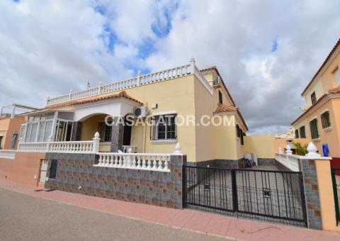 Semi detached with 2 bedrooms and 2 bathrooms in Orihuela Costa, Alicante