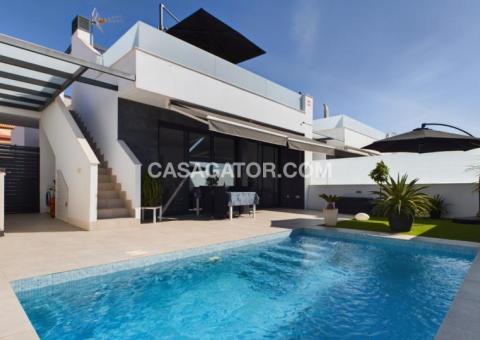 Villa with 3 bedrooms and 2 bathrooms in Los Alcázares, Murcia